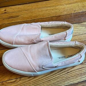 Baby pink Toms
